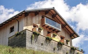 Hus24